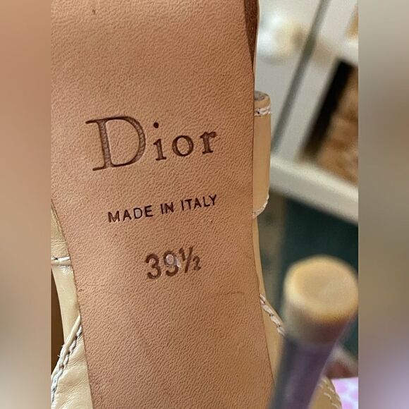 Christian Dior tan leather heels. SZ 39.5 Euro. - Picture 3 of 9
